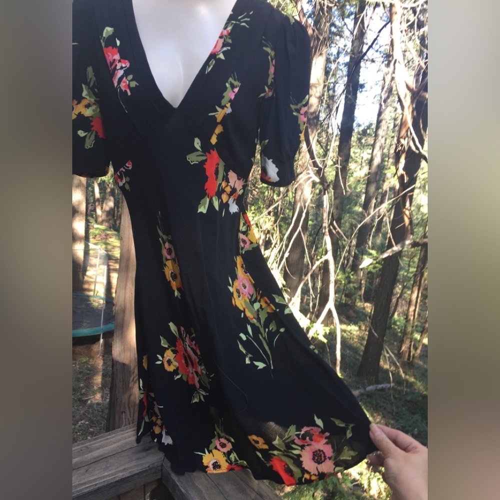 Free People black deep V front flowy jacquard ,floral puff sleeve - Picture 12 of 12
